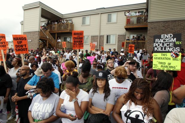 Crowd on Canfield Drive at Ferguson protest